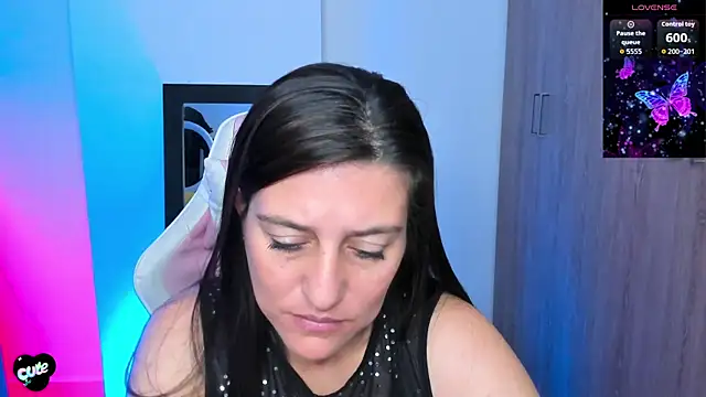 Saskyaa online show from 5, 10, 2025