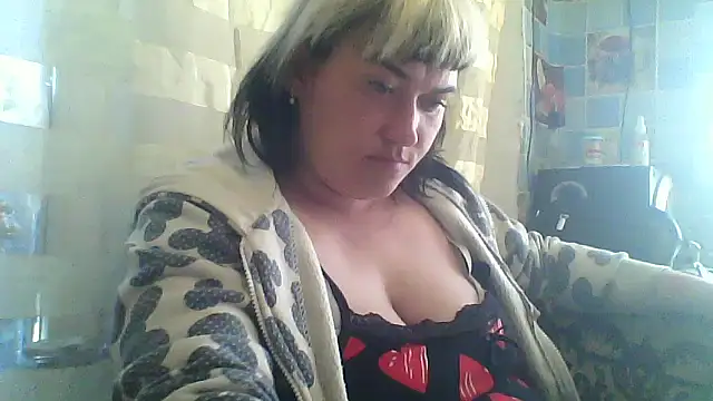 Snapshot of HollyLaBerry chatting on 11, 5, 2026 HollyLaBerry online show from 11, 5, 2026
