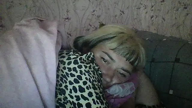 Snapshot of HollyLaBerry chatting on 11, 5, 2026 HollyLaBerry online show from 11, 5, 2026
