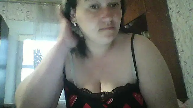 Snapshot of HollyLaBerry chatting on 12, 5, 2026 HollyLaBerry online show from 12, 5, 2026