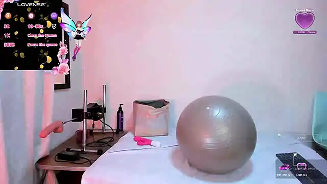 Snapshot of cleopatraa chatting on 19, 11, 2025 cleopatraa online show from 19, 11, 2025