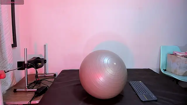 Snapshot of cleopatraa chatting on 27, 11, 2025 cleopatraa online show from 27, 11, 2025