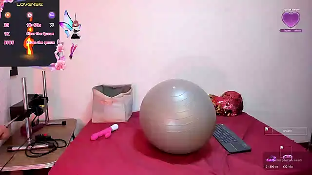 Snapshot of cleopatraa chatting on 12, 11, 2025 cleopatraa online show from 12, 11, 2025