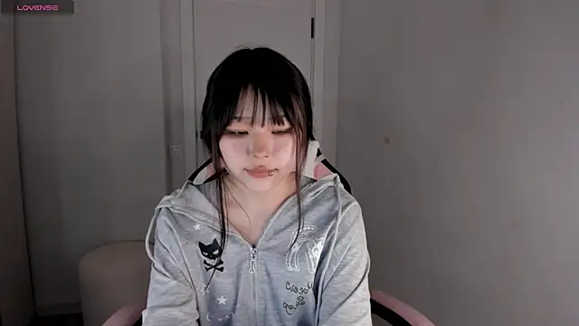 hee young11 online show from 8, 11, 2025