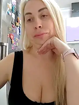 Snapshot of HotJanet chatting on 17, 3, 2025 HotJanet online show from 17, 3, 2025