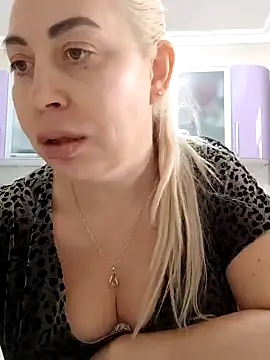 Snapshot of HotJanet chatting on 3, 2, 2025 HotJanet online show from 3, 2, 2025