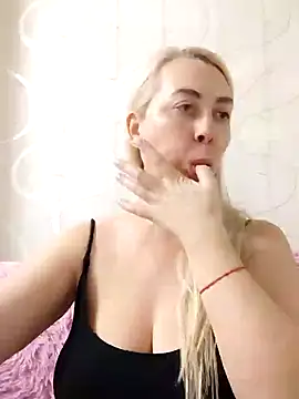 Snapshot of HotJanet chatting on 12, 1, 2025 HotJanet online show from 12, 1, 2025