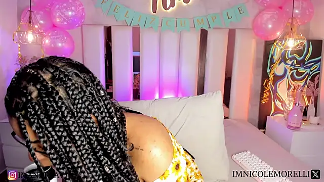 Nicolemorelli2 online show from 2, 3, 2025