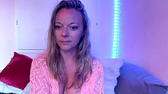 Snapshot of Maryli-O chatting on 19, 6, 2026 Maryli-O online show from 19, 6, 2026