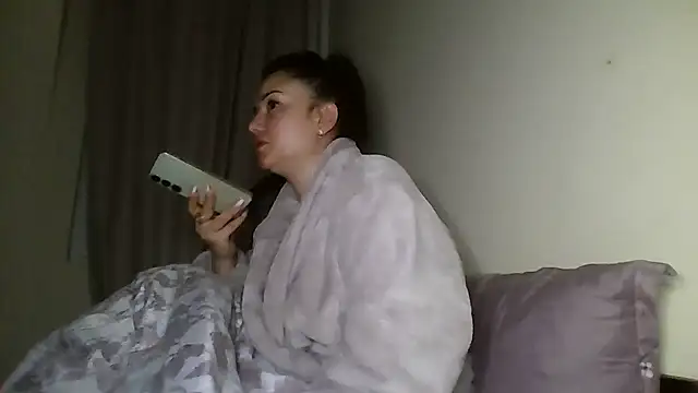 Snapshot of Linusya chatting on 6, 11, 2025 Linusya online show from 6, 11, 2025