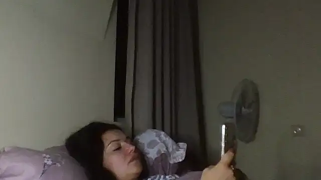 Snapshot of Linusya chatting on 11, 10, 2025 Linusya online show from 11, 10, 2025