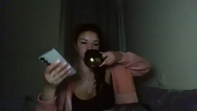 Snapshot of Linusya chatting on 7, 11, 2025 Linusya online show from 7, 11, 2025