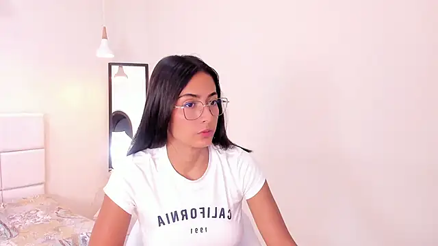 Snapshot of your_khloe chatting on 22, 5, 2026 your khloe online show from 22, 5, 2026