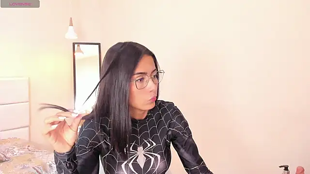 Snapshot of your_khloe chatting on 11, 5, 2026 your khloe online show from 11, 5, 2026