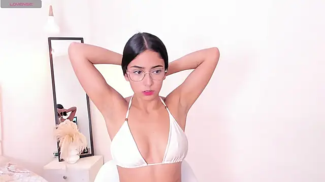 Snapshot of your_khloe chatting on 13, 5, 2026 your khloe online show from 13, 5, 2026