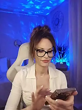 Luna Kitanna online show from 7, 7, 2026
