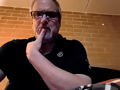 Naked Sk8r online show from 6, 5, 2026