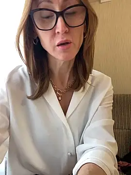 Snapshot of LauraDavis chatting on 3, 5, 2026 LauraDavis online show from 3, 5, 2026