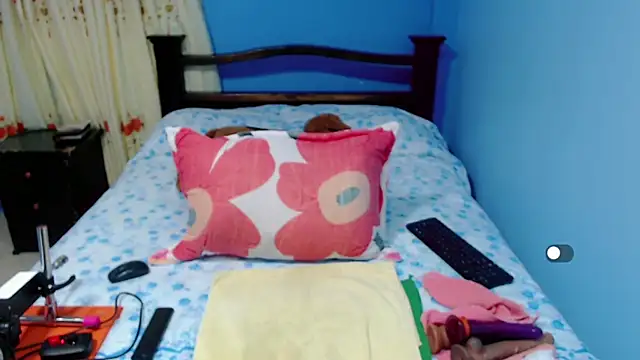 Lily Benet1 online show from 21, 11, 2025