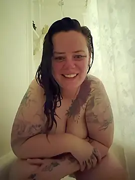 Snapshot of curvybrat93 chatting on 2, 7, 2026 curvybrat93 online show from 2, 7, 2026