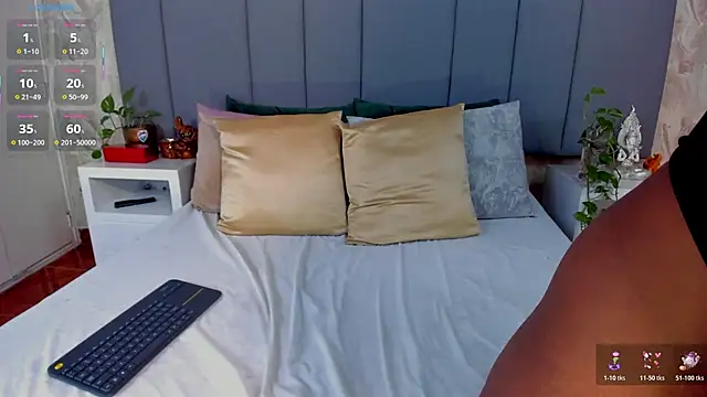 JulianaMiller online show from 4, 11, 2025