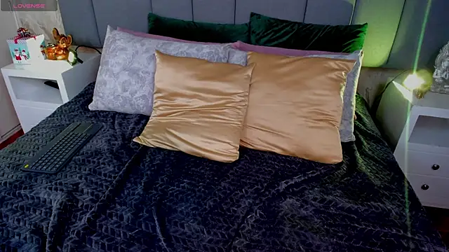 JulianaMiller online show from 5, 12, 2025