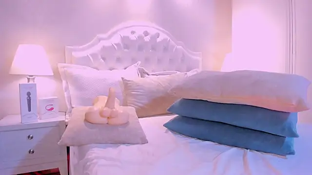 CloeConnelly online show from 28, 1, 2025