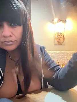 Snapshot of Sensualmente333 chatting on 23, 5, 2026 Sensualmente333 online show from 23, 5, 2026