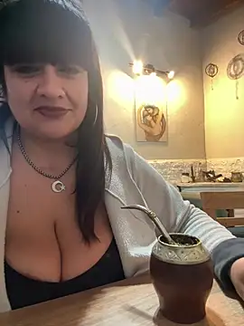 Snapshot of Sensualmente333 chatting on 1, 7, 2026 Sensualmente333 online show from 1, 7, 2026
