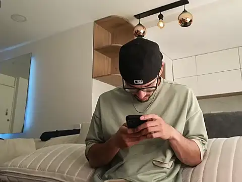 Phantom Bigger1 online show from 7, 1, 2026