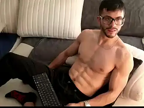 Phantom Bigger1 online show from 17, 12, 2025