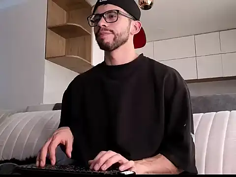 Phantom Bigger1 online show from 19, 12, 2025