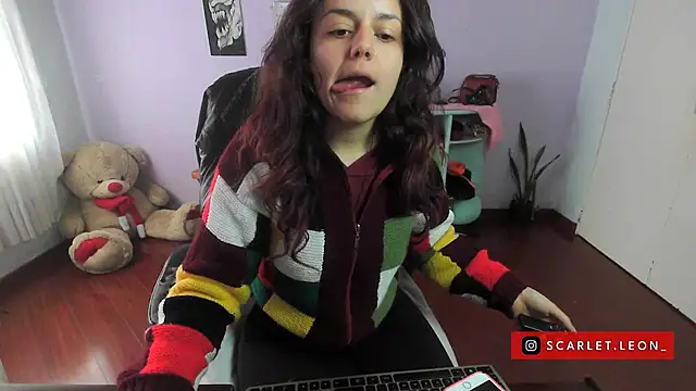 Scarletleon77 online show from 23, 1, 2025