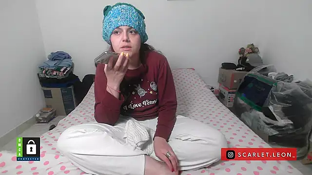 Scarletleon77 online show from 20, 10, 2025