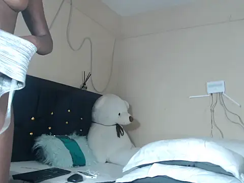 Snapshot of leslie_bebby2 chatting on 7, 11, 2025 leslie bebby2 online show from 7, 11, 2025