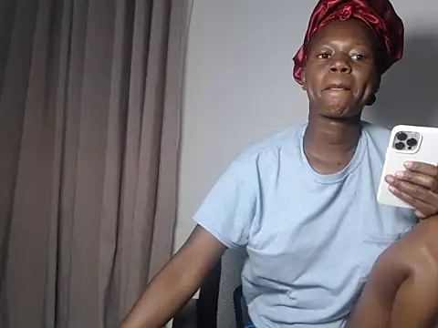 Snapshot of leslie_bebby2 chatting on 25, 11, 2025 leslie bebby2 online show from 25, 11, 2025