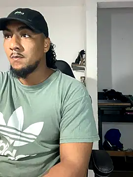 Snapshot of yosoy_enzo2020 chatting on 15, 10, 2025 yosoy enzo2020 online show from 15, 10, 2025