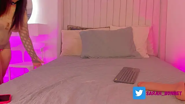 sarah-bonneth online show from 2, 12, 2025