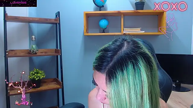 Erika Stevens online show from 30, 10, 2025