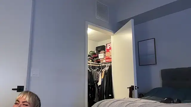 ElenaErickson online show from 13, 4, 2026