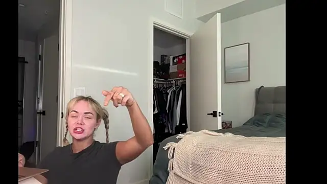 ElenaErickson online show from 19, 7, 2026
