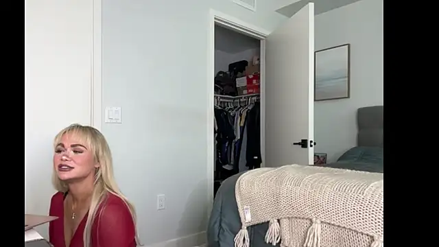 ElenaErickson online show from 6, 4, 2026