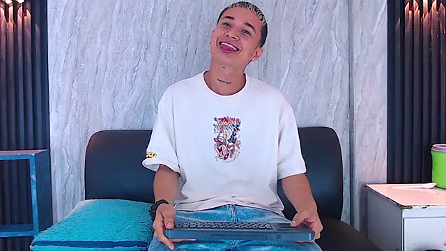 Snapshot of jeic_18 chatting on 25, 11, 2025 jeic 18 online show from 25, 11, 2025