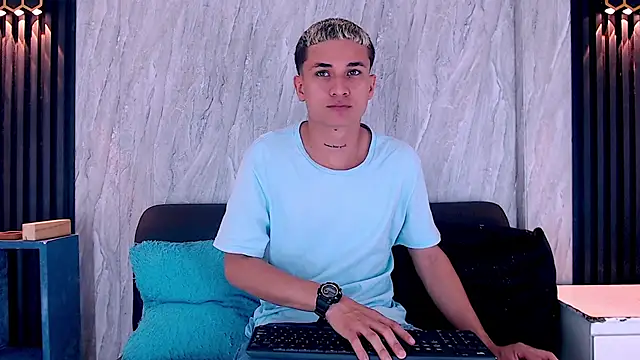 Snapshot of jeic_18 chatting on 21, 11, 2025 jeic 18 online show from 21, 11, 2025