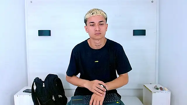 Snapshot of jeic_18 chatting on 14, 11, 2025 jeic 18 online show from 14, 11, 2025