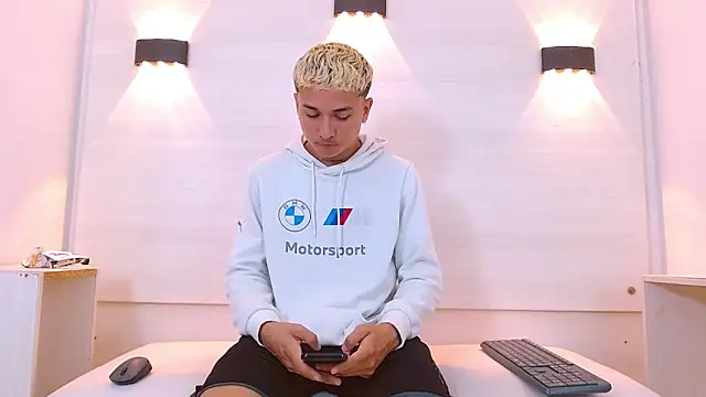 Snapshot of jeic_18 chatting on 8, 11, 2025 jeic 18 online show from 8, 11, 2025