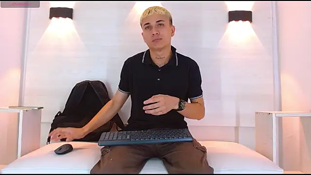 Snapshot of jeic_18 chatting on 8, 10, 2025 jeic 18 online show from 8, 10, 2025