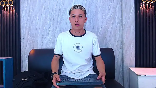 Snapshot of jeic_18 chatting on 26, 11, 2025 jeic 18 online show from 26, 11, 2025