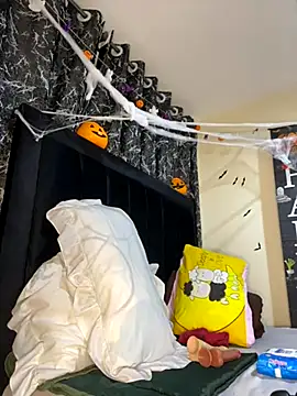 Snapshot of Sexy_barb2 chatting on 28, 10, 2025 Sexy barb2 online show from 28, 10, 2025