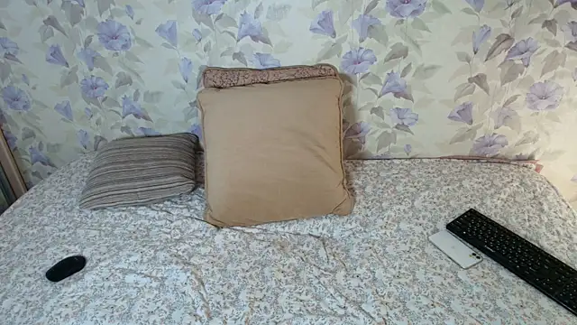 Snapshot of Louise_Lavender chatting on 25, 6, 2026 Louise Lavender online show from 25, 6, 2026